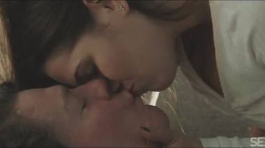 «Уютная атмосфера» (Cozy Atmosphere - 2023) c Сериной Гомес и Рики Раскалем