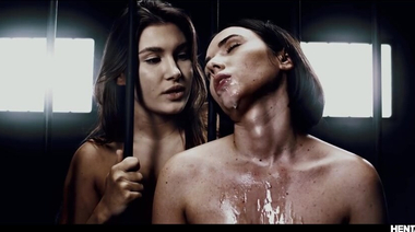 Нацистский эксперимент с пленницей Элли Луна завершился сексом с монстром