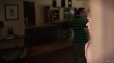 Маньяк преследователь заполучил сочное тело сексуальной Виктории Вокс