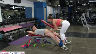 Доходяга Джонни Лав пришел на секс тренировку к маме друга Райли Джейкобс