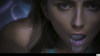 Монстр из шкафчика в раздевалке ебет тентаклями спортсменку Мэйси Медоуз