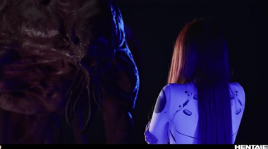 Вебкам модель Purple Bitch оказалась в игровом автомате с монстром