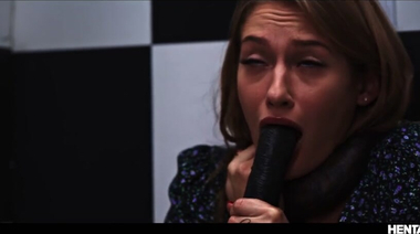 Скользкие щупальца в туалете накачали Тиффани Татум инопланетной спермой