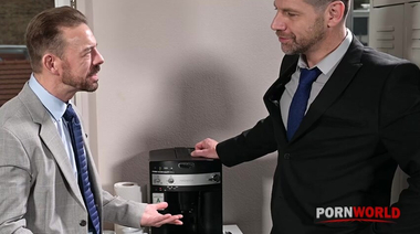 Сотрудники фирмы порадовали двойным трахом начальницу Шалину Дивайн