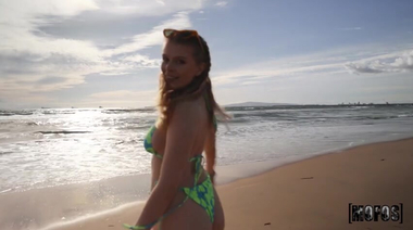 Лысый хахаль сделал внутривагинальную инъекцию спермы Сахаре Скай