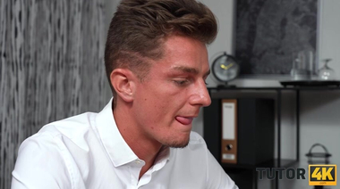 Молодой шутник до уссачки напугал и трахнул зрелую репетиторшу Тексас Патти