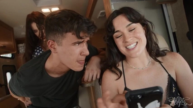 Транссексуальная попутчица Изабелла Гомес долбит в очко женатого водилу