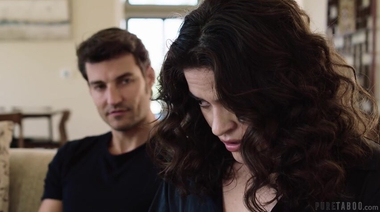 Одинокая фрилансерша Виктория Вокс дала IT-специалисту за ремонт ноута