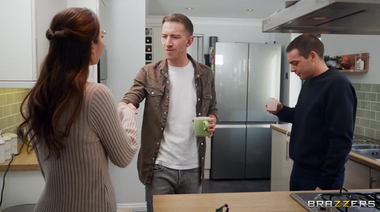 Историческая шлюха Руби Симс изучает историю огромного хуя Дэнни Ди