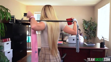 Мастер Донни Рок сексом перевоспитал хулиганку Райли Стар и ее мачеху