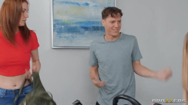 Шаловливая малышка Молли Литтл посетила уроки вождения большого члена