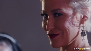 Исторический секс втроем с Райан Кили и Лулу Чу на костюмированном балу