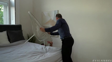 Ненасытная Китана Люр наслаждается двойным трахом с любовником и мужем