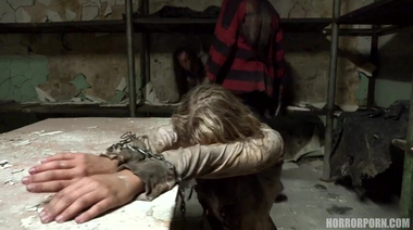 Раз, два - Фредди заберет тебя... и трахнет грязным большим членом