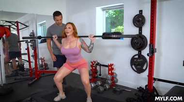 Потная рыжая милфа София Локк выложилась на все 100 на члене тренера