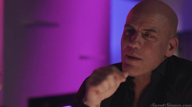 Сексопатолог Виктория Вокс нарушает все запреты с лысым незнакомцем