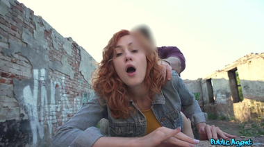 Рыжая крошка на мели Черри Кэндл хватается за спасательный член пикапера