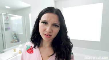 Порно нас связало: сводные брат и сестра трахаются посмотрев порнушку