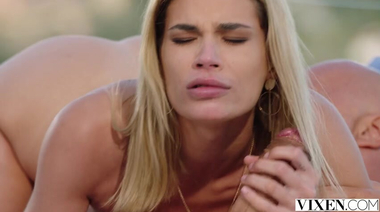 Единственный выходной Ады Лапьедра - это время для секса, а не работы