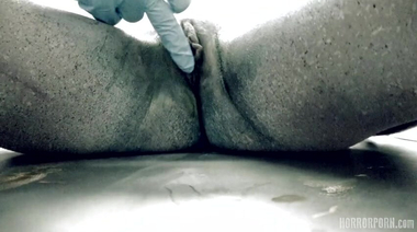 Озабоченный ученый присунул инопланетной красотке под хлороформом