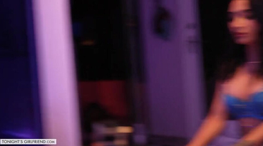 Молодой криптовалютчик впервые пробует секс с порноактрисой Эйвери Блэк