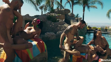 Джуси Сильвер — истребительница вампиров (эпизод 3): Оргия в бассейне