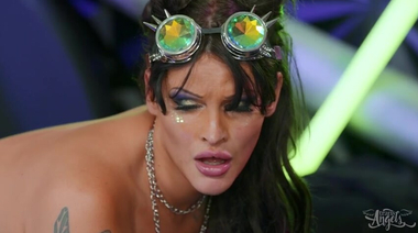 Cyberpunk 2069: Транс-мятежница Кайя Долл трахается в попу с хакером