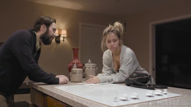 Безумная врачиха Анджела Уайт проводит секс эксперимент с Алиной Лопес