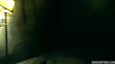 Демонша Тереза Бизаре набросилась на член бойфренда в проклятом доме