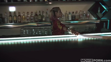 Джокер трахает в баре сексуальных подружек Харли Квин и Чаровницу