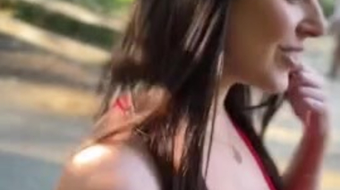 Анджела Уайт трахается с бойфрендом после прогулки на свежем воздухе