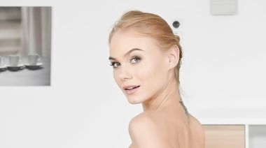 Большой хуй в письке худой порно актрисы из Украины на кастинге