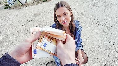 Дал брюнетке в чулках на клык и оттрахал под эстакадой