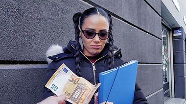 Сперма на лице испанской студентки в очках в финале траха с пикапером