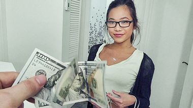 Пикапер заплатил плоскогрудой азиатке за межрасовый трах с минетом