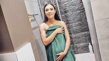 Брат попался на подглядывании за дрочкой анала и выебал сестру в задницу