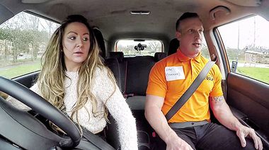 Качок оттрахал блядь до спермы в рот на экзамене по вождению