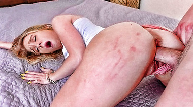 Лысый оттрахал низенькую воровку до оргазма и кончи на титьки