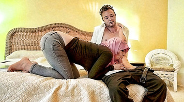 Братан поимел волосатую пизду сводной сестры арабки в хиджабе