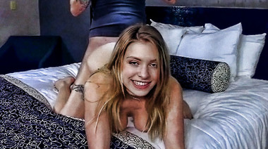 Агент оприходовал стояком набухшую мохнатку Giselle Palmer