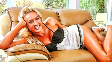 Виктория Уайт показала большие сиськи и киску на кастинге