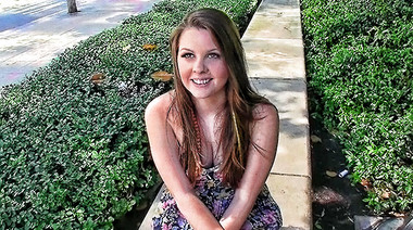 Потискал соски Cali Hayes и отымел до кончи на ягодицы, заплатив за трах