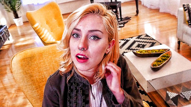 Блондинка с пирсингом в носу трахнулась с большим хуем на порно пробах