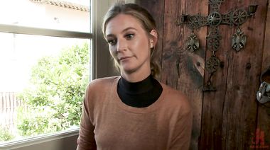 Толпа бучих связала лесбуху и устроили ей анальное испытание после эпиляции воском