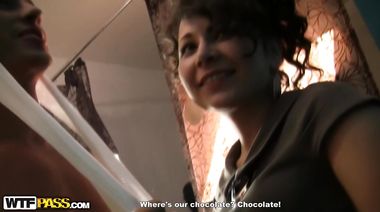 Русская модель трахается с редактором на корпоративе в офисе