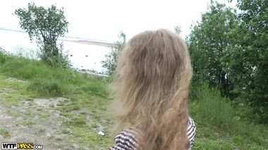 Русская студентка оттрахана во все отверстия на берегу Невы